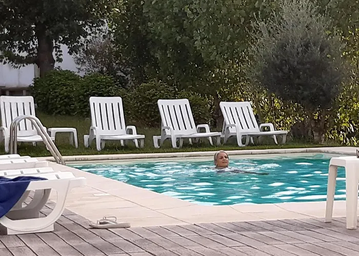 Beautiful In With Pool And Garden *